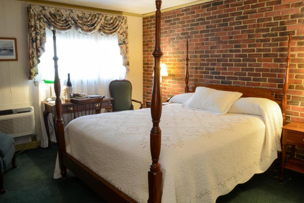 Lamies Inn Photo 8