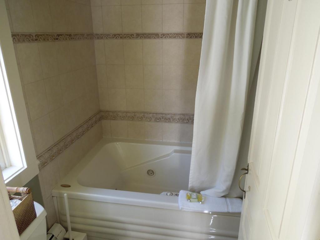 Admiral Farragut Inn photo