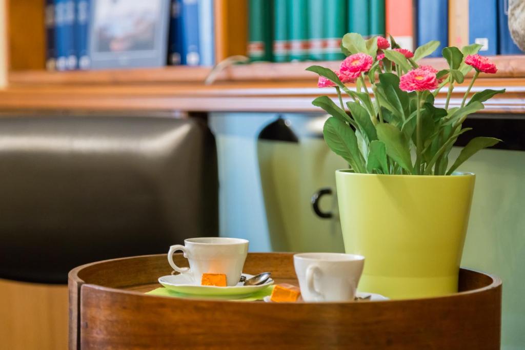 Shared lounge/TV area