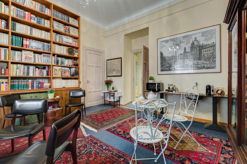 Shared lounge/TV area