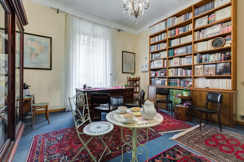 Shared lounge/TV area, Rome Charming Suites in Rome