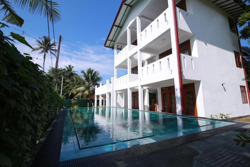 Athithi Villa — Hotel in Hikkaduwa