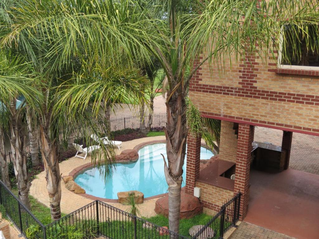 Crocodile Lodge cc photo
