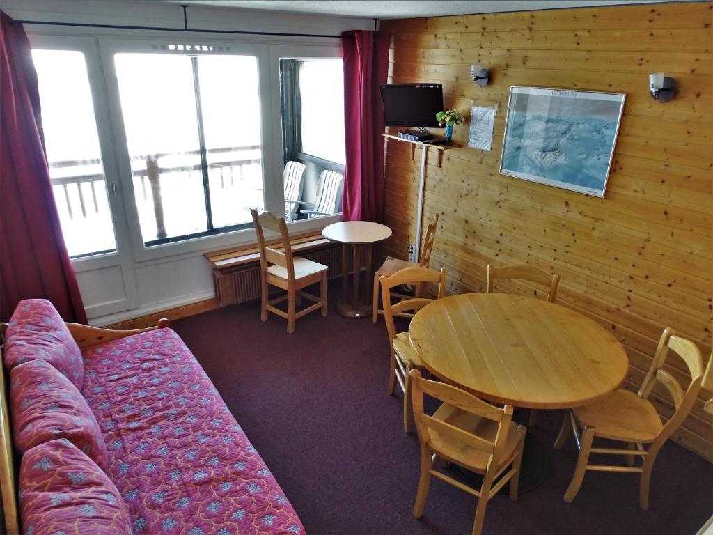 Shared lounge/TV area