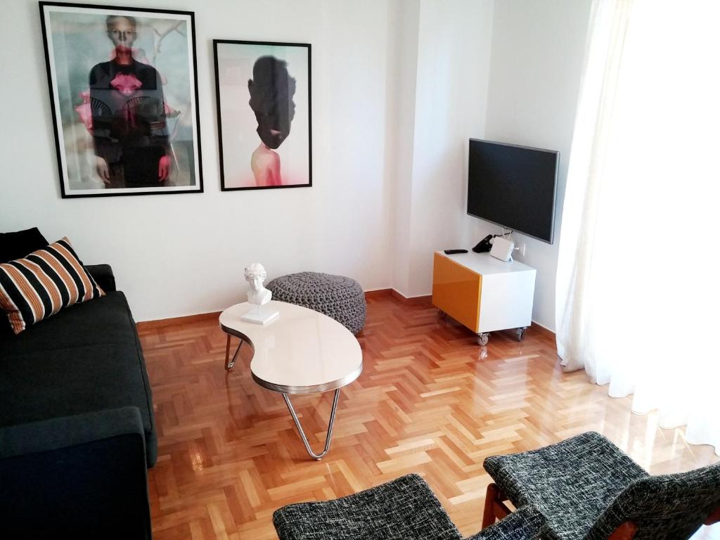 New stylish Kolonaki flat — Hotel in Athens
