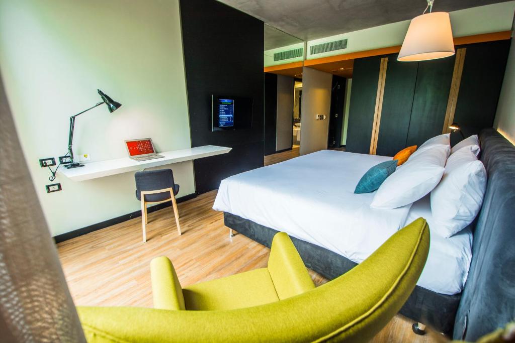 Five Hotel & Residences - 5