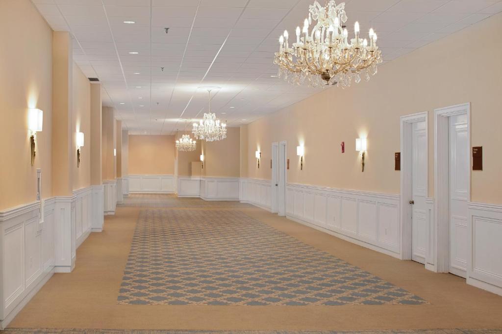 Westford Regency Inn & Conference Center