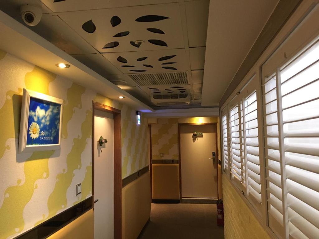 R8 Eco Hotel photo