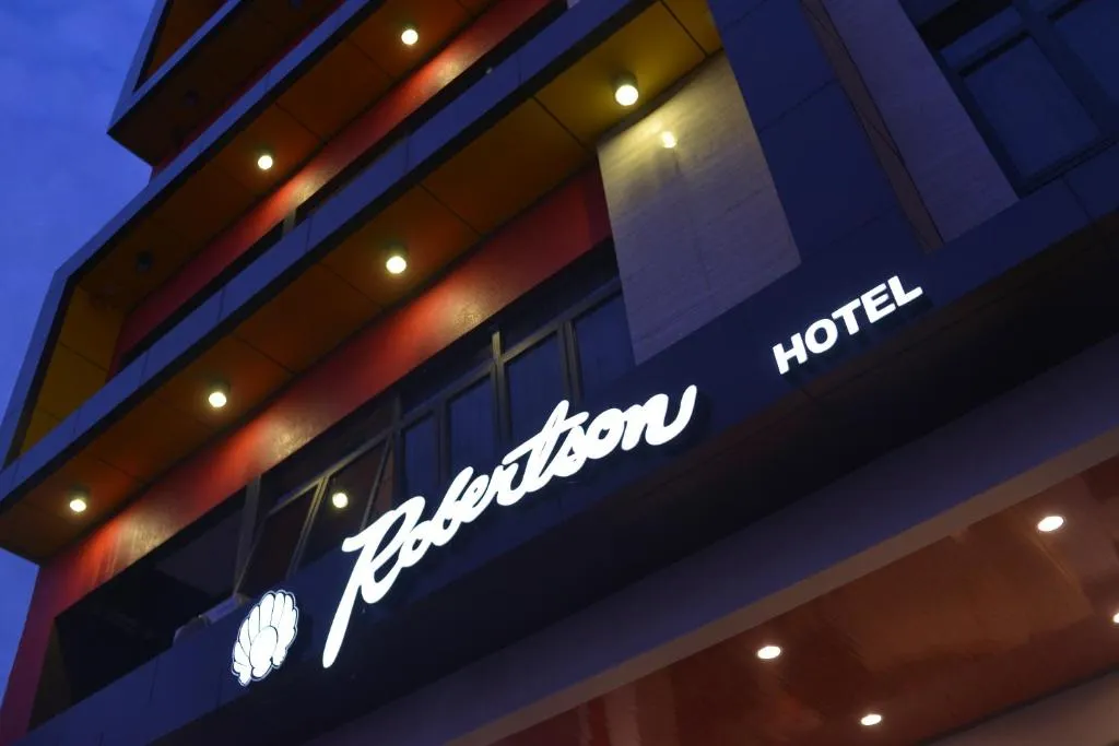 Robertson Hotel, hotel in Naga