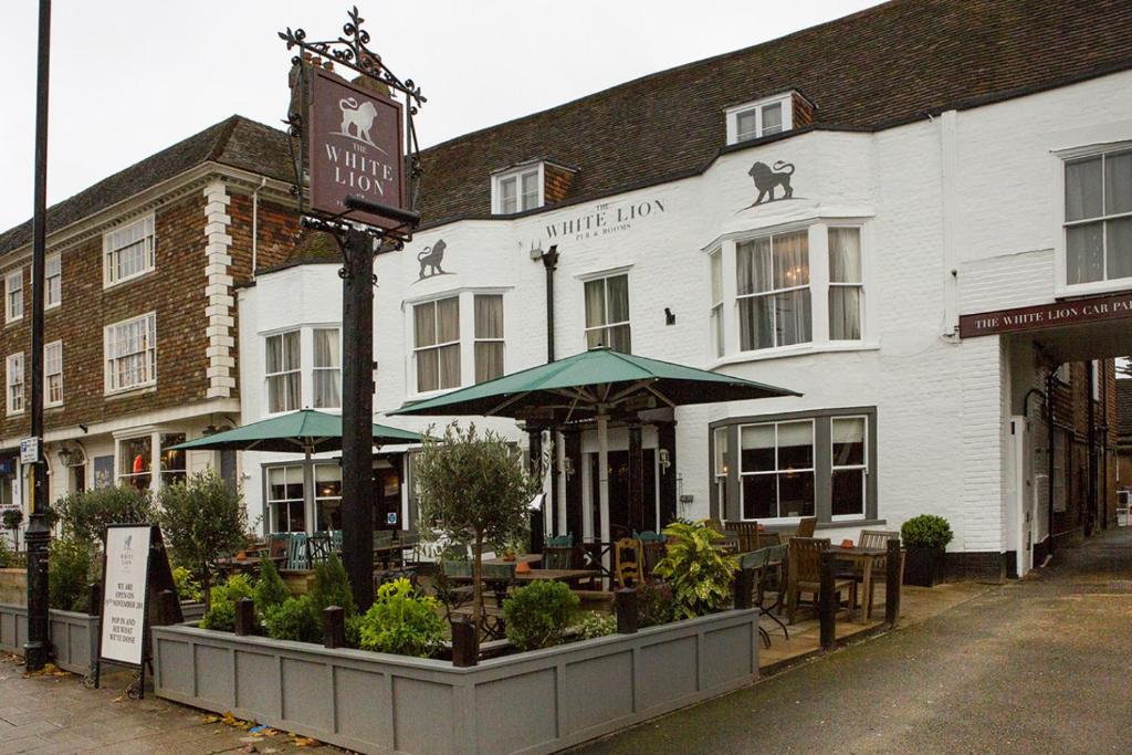 The White Lion — Hotel in Ashford