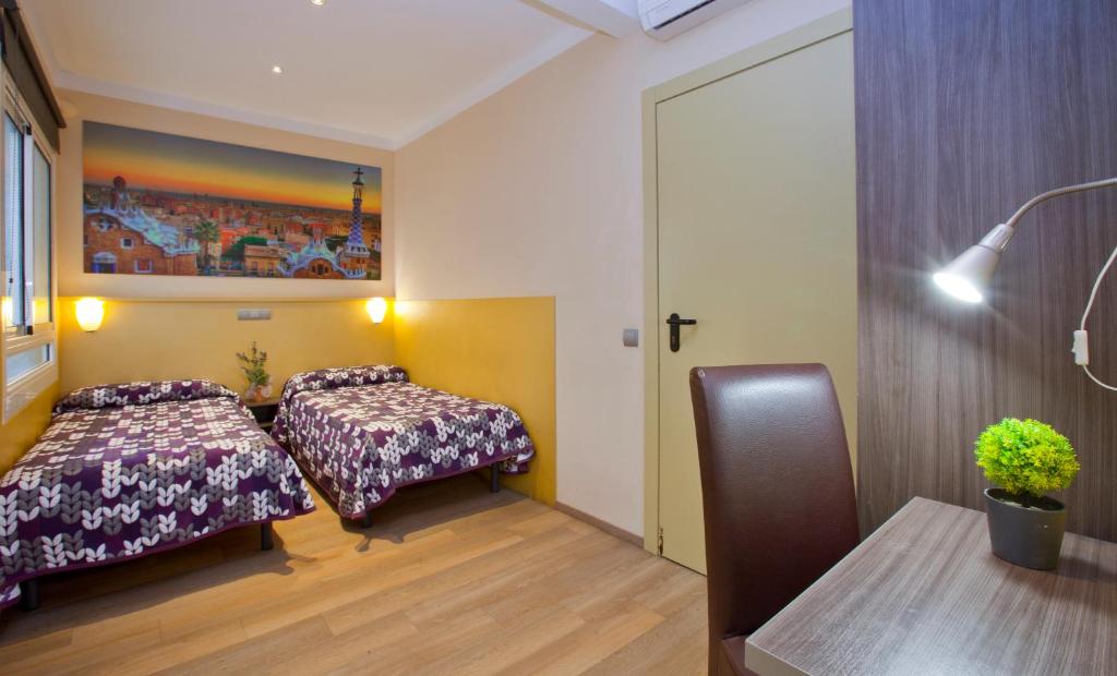 Hostal Barcelona - 5