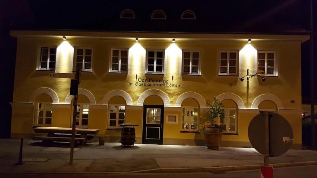 Der Heurige im Gasthaus zum Lowen — Hotel in Freising