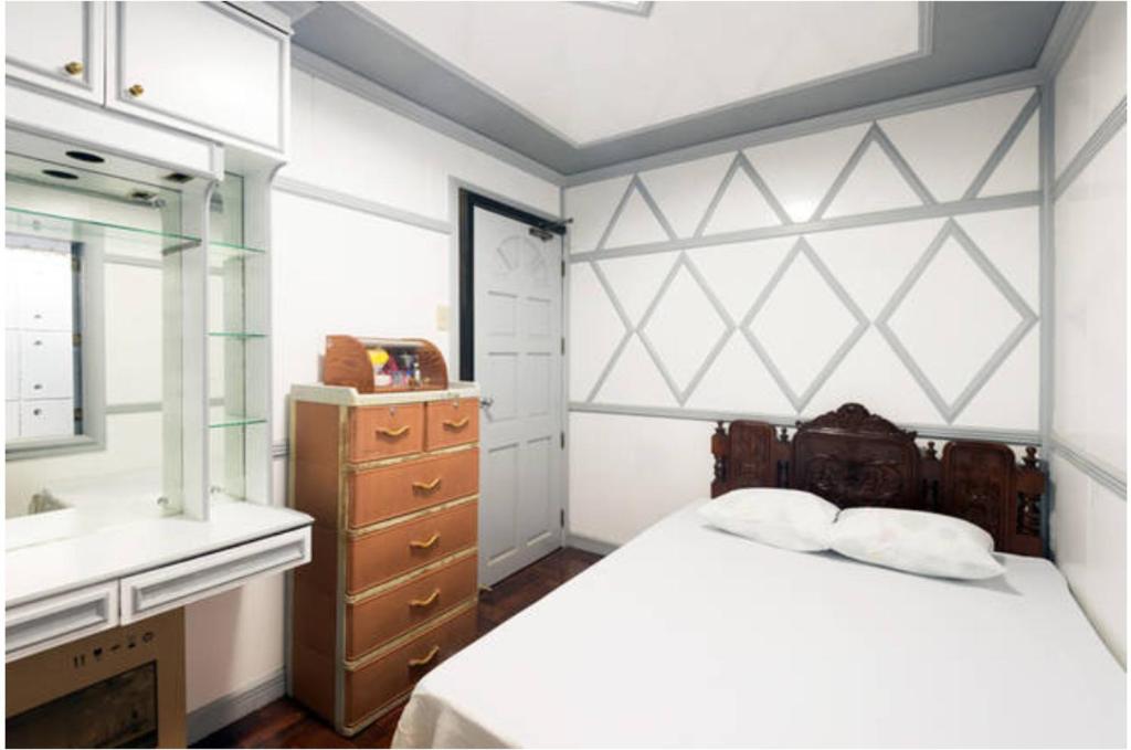 Best Price On Truth Room At 7 Gifts Apartment In Baguio Reviews Truth Room At 7 Gifts Apartment
