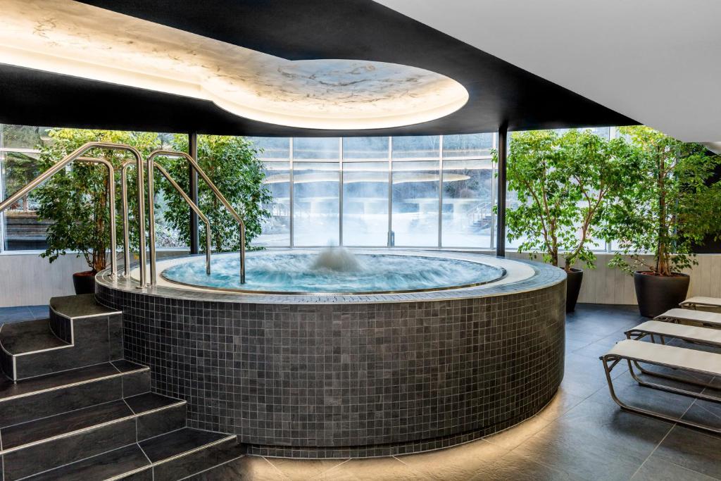 Swimming pool, Hotel Warmbaderhof in Villach