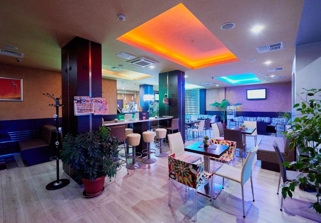 Paradise Hotel & Relax Center — Restauracje i bary in Pomorie, Region Burgas
