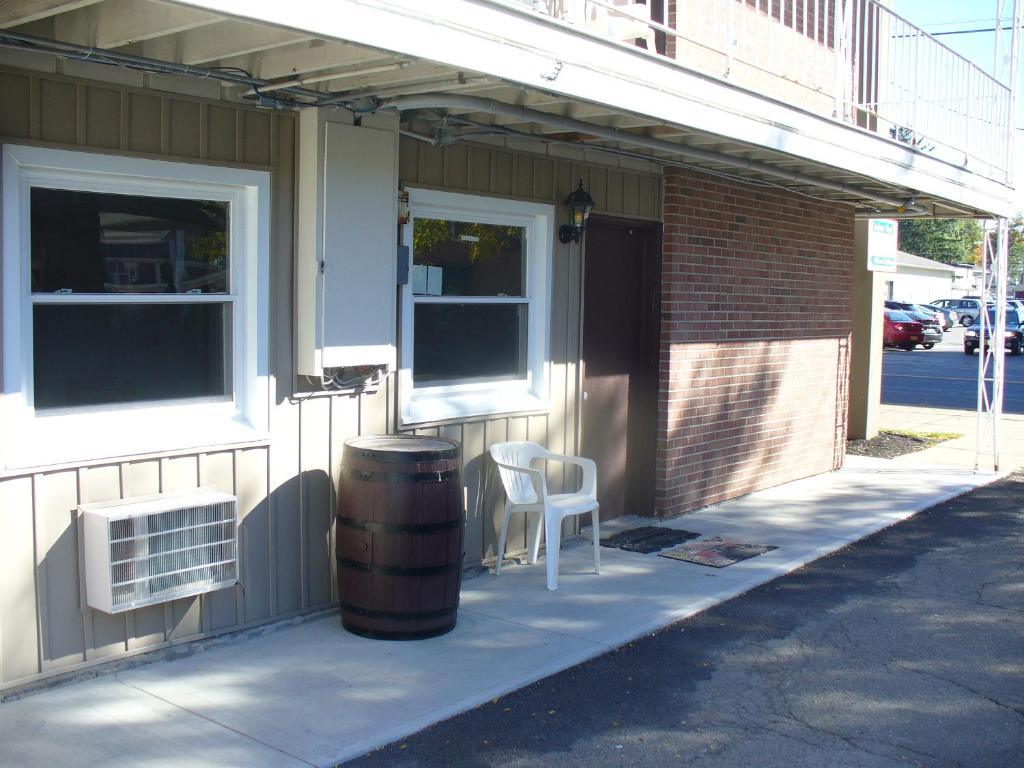 Villager Motel & Glen Manor Estate photo