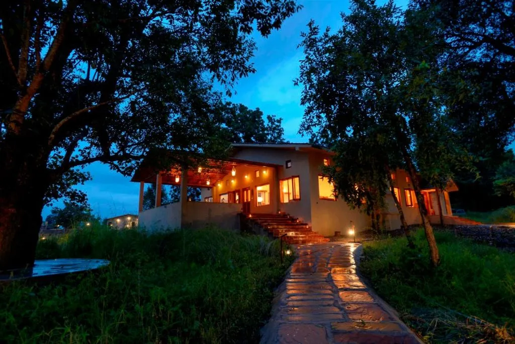 Tathastu Kanha, hotel in Kānha