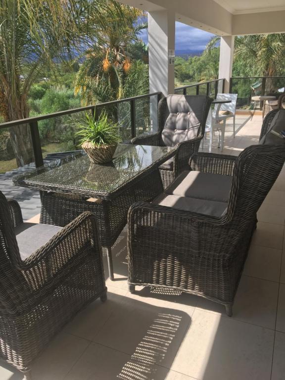 Oewerpalms View photo