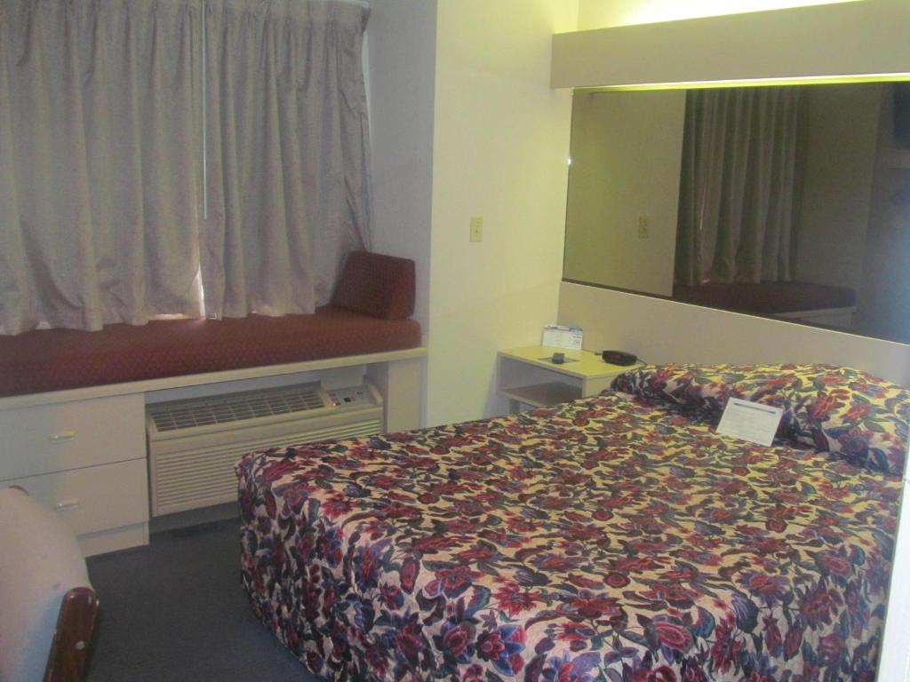Microtel Inn by Wyndham Champaign photo