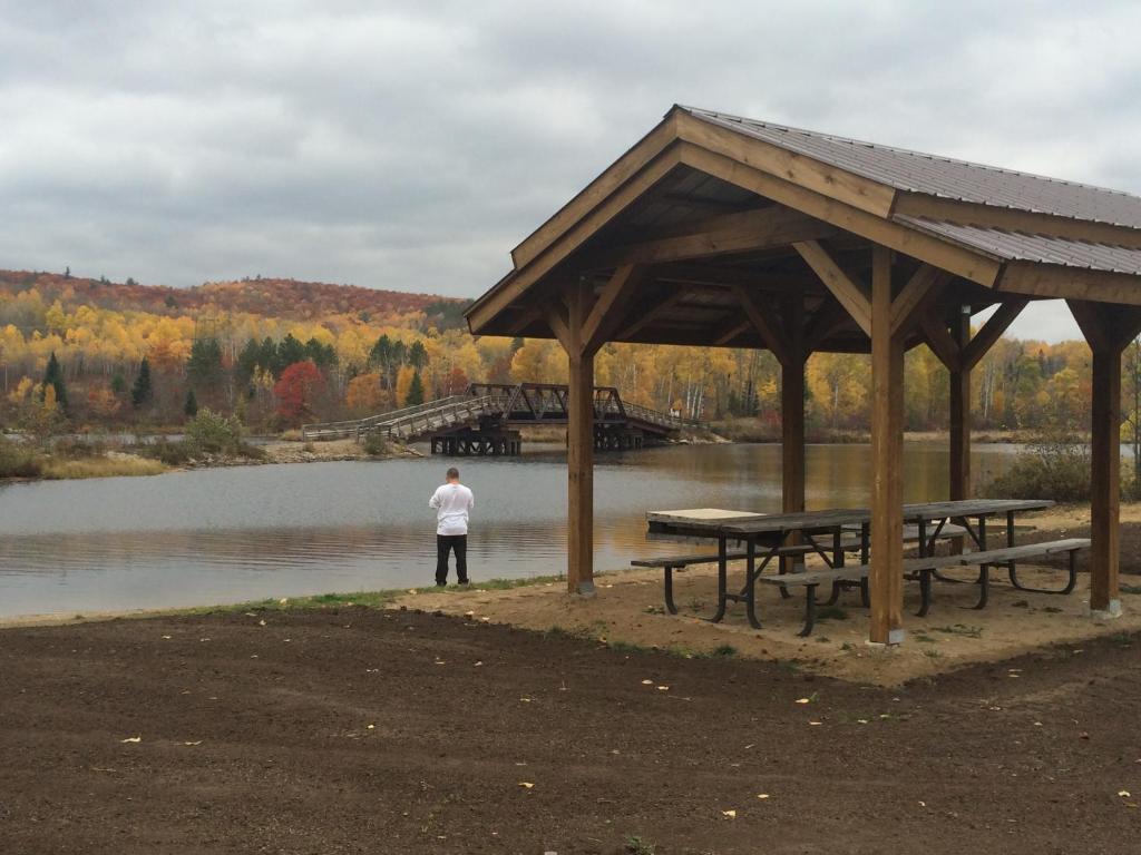 Four Seasons Algonquin Cabins 전경