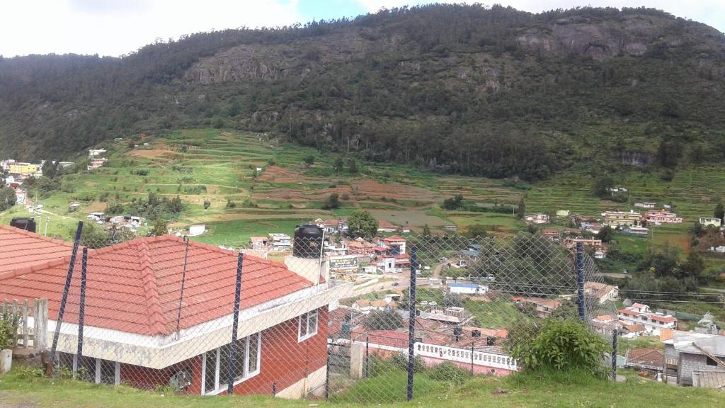 Hill View Dream Cottage — Hotel in Ooty