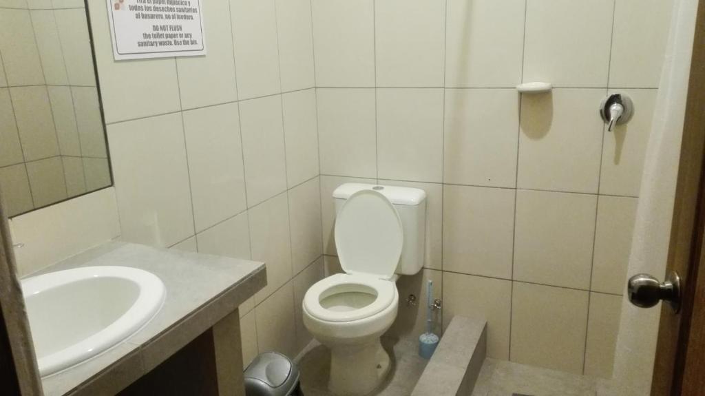 Piedra Blanca Backpackers Hostel - 4