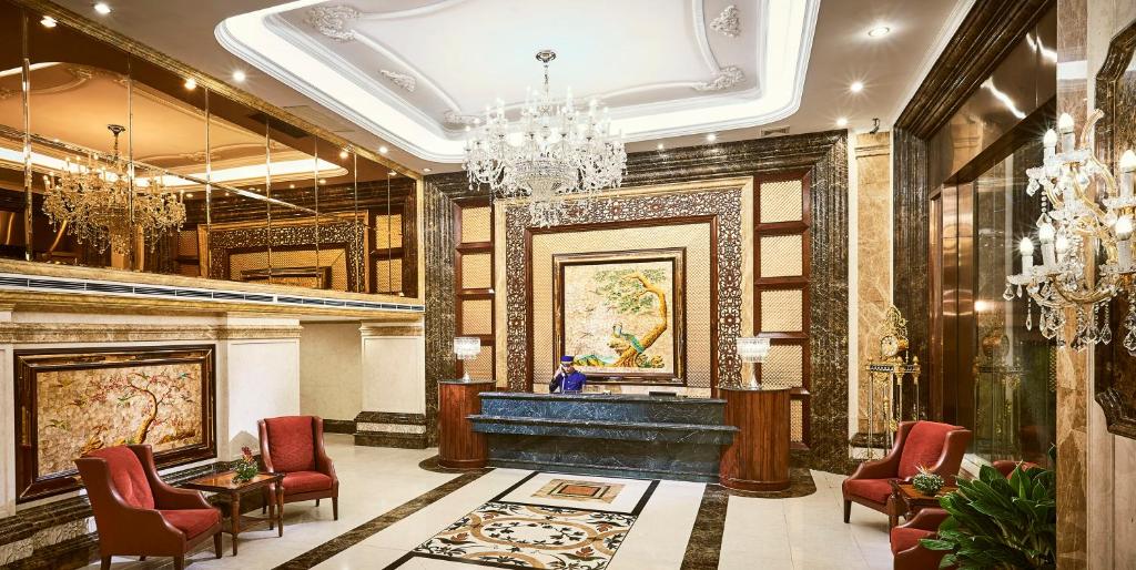 Windsor Plaza Hotel