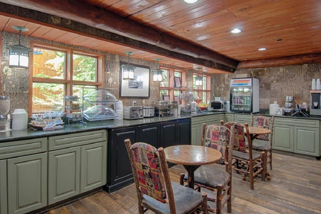 Restaurant, Old Creek Lodge in Gatlinburg (TN)