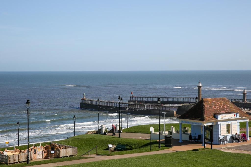Surrounding environment, Riviera Guesthouse in Whitby