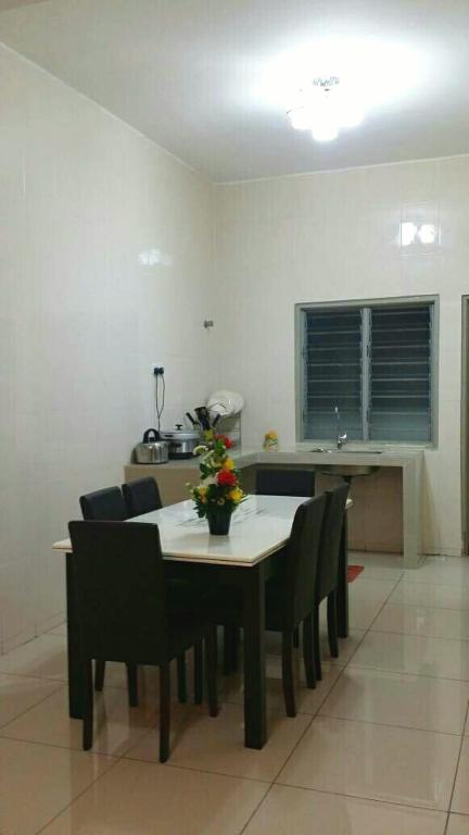 Golden Hill Double Storey Homestay at Night Market photo