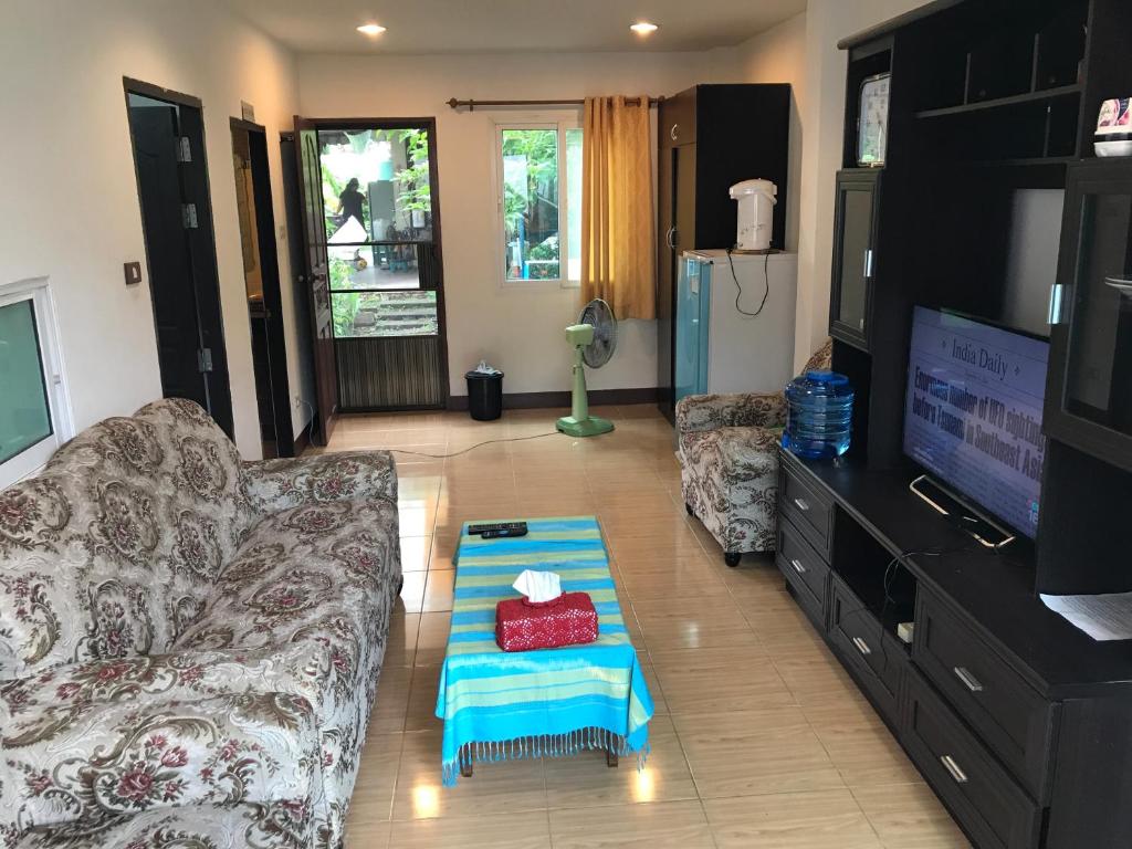 Kitti Rose Home photo