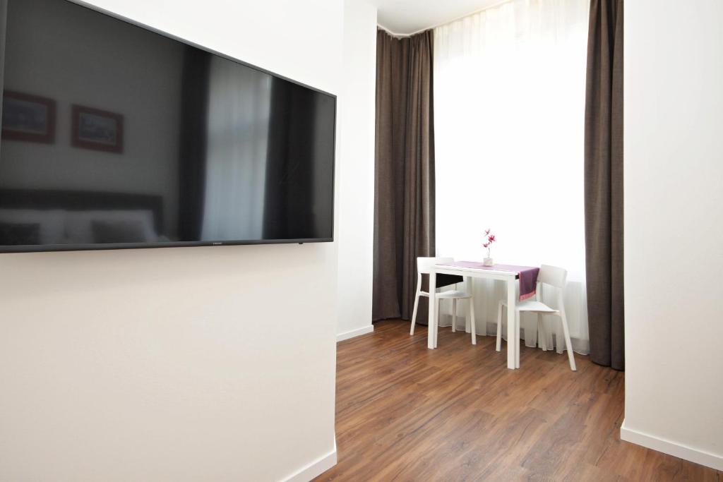 Shared lounge/TV area