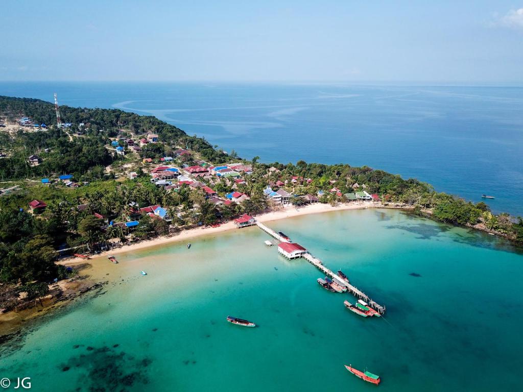 Restaurant, Easy Tiger Bungalows in Koh Rong Sanloem