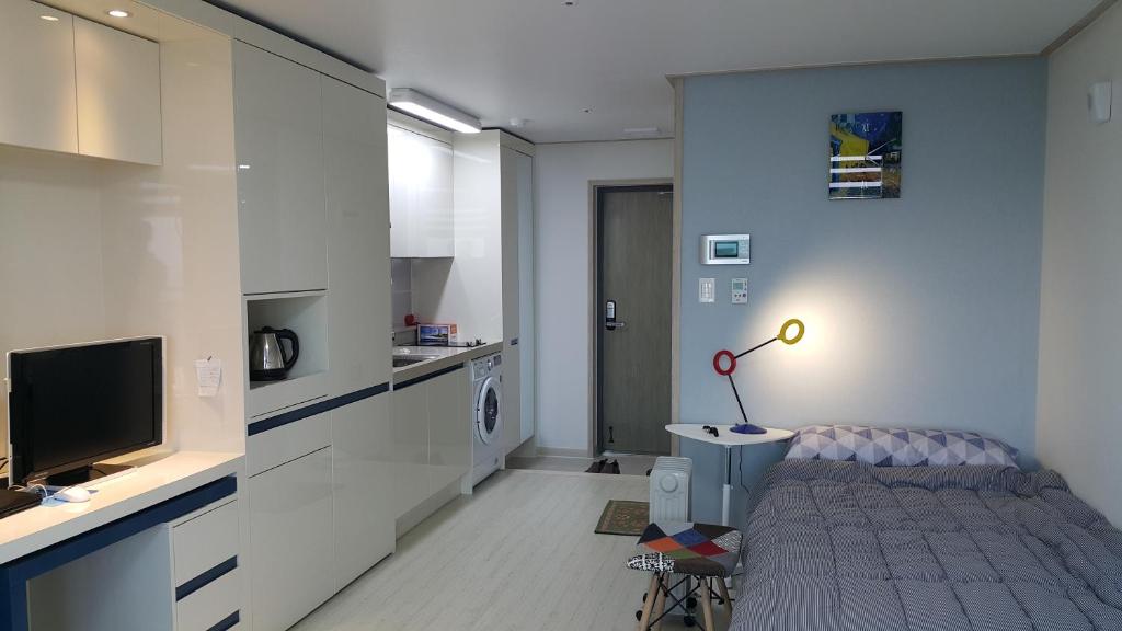 Studio Apartment with Sea View, 햇몸하우스 in Gangneung-si