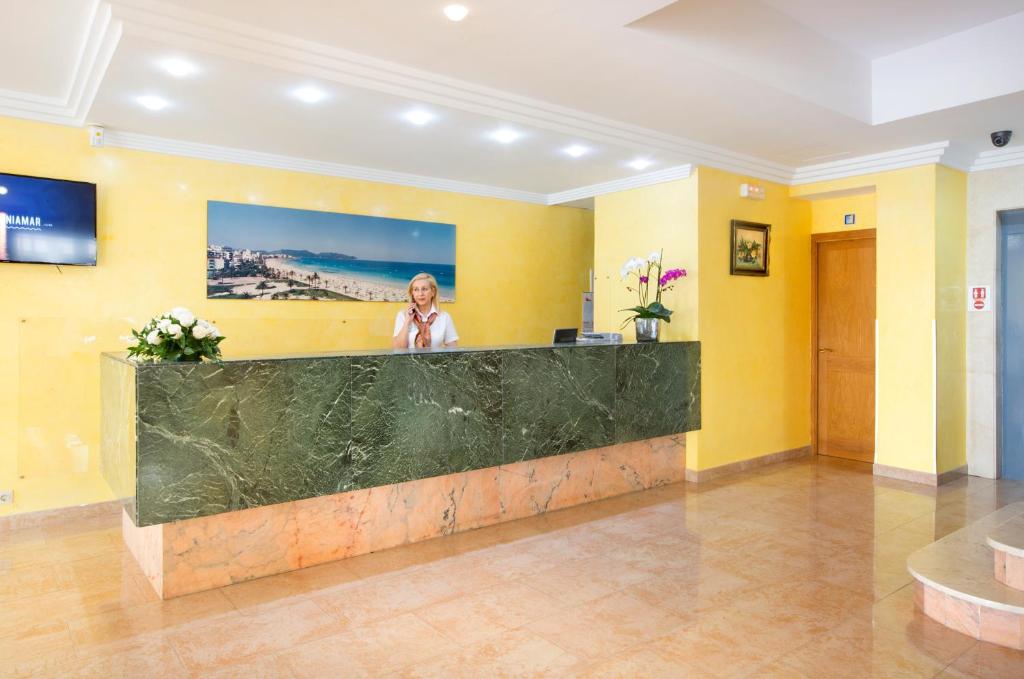 Hotel Biniamar — Hotel building in Cala Millor, Balearic Islands