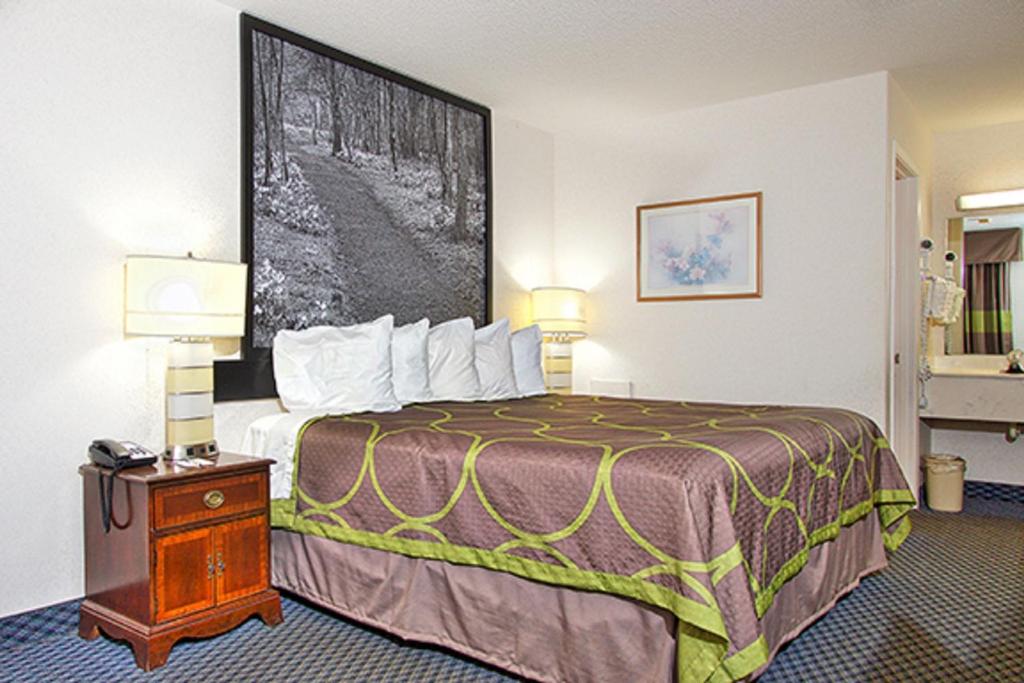 Super 8 By Wyndham Christiansburg photo