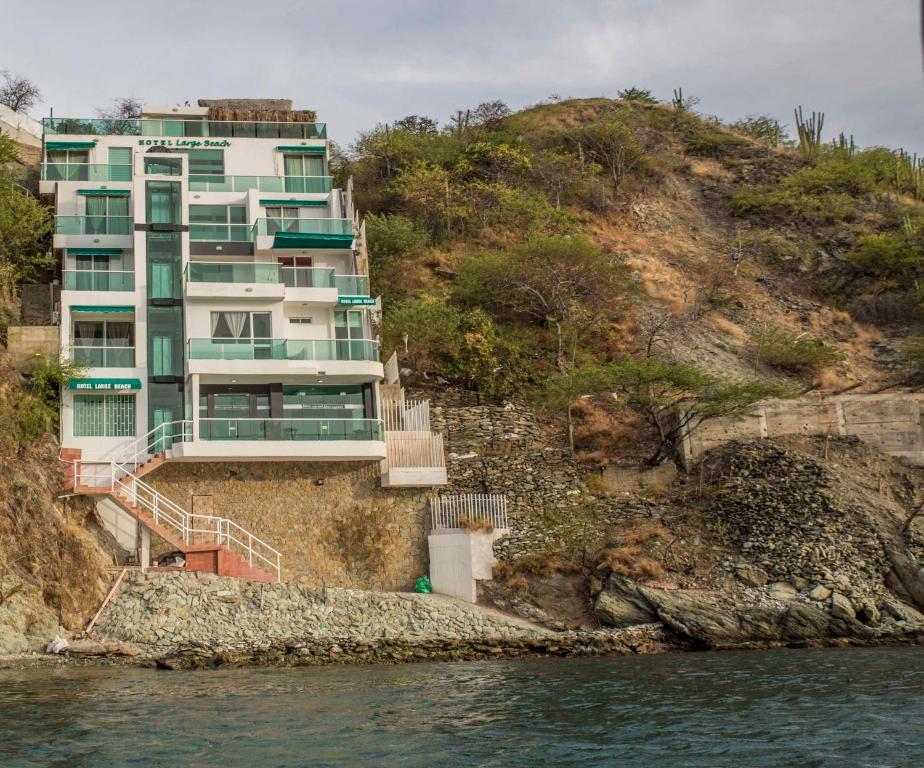 Hotel Large Beach — Hotel in Santa Marta
