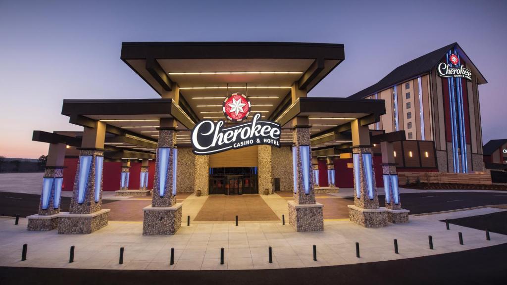 Cherokee Casino Hotel Roland photo