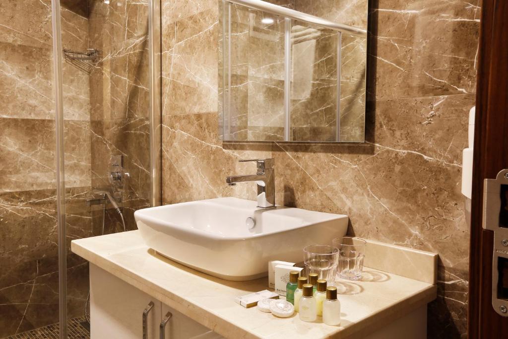 The White Orient Hotel photo