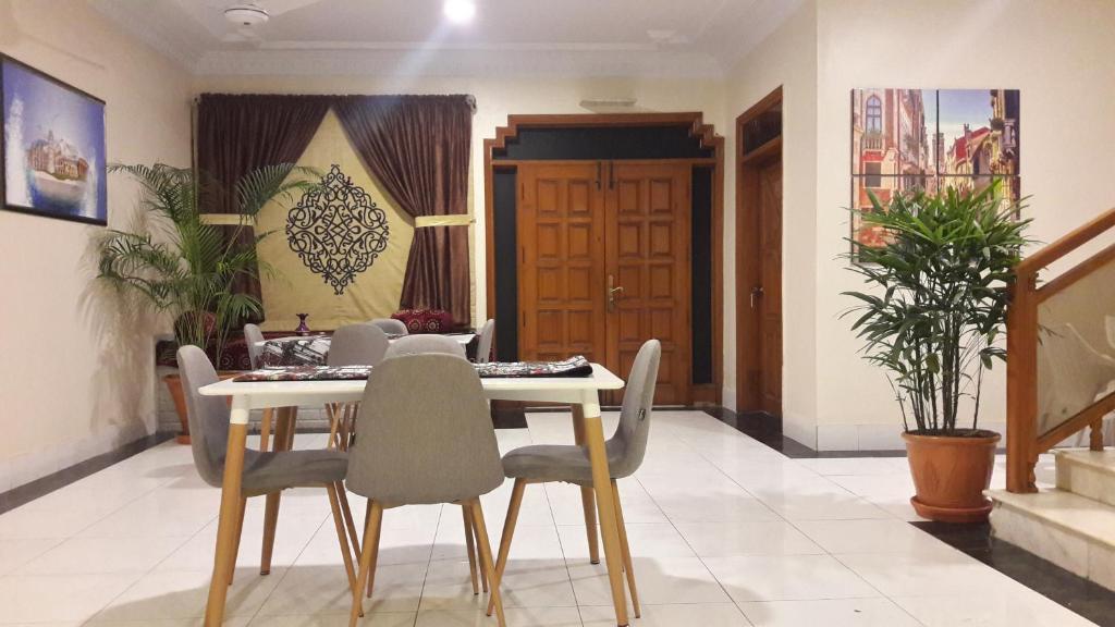 Facilities, Hotel Seven 7 in Karachi
