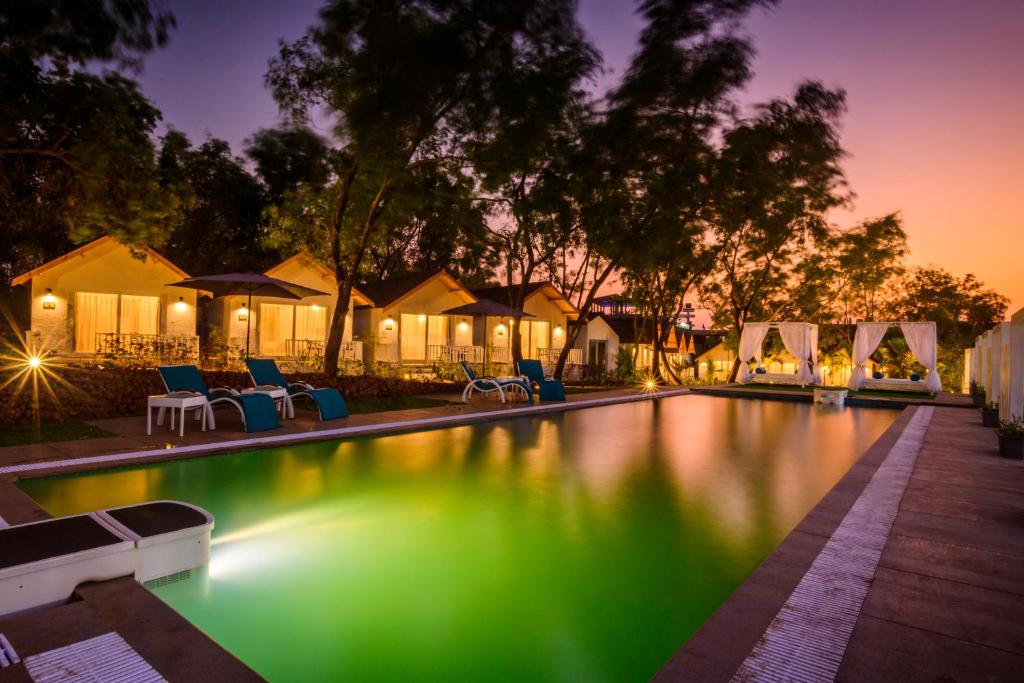 White Woods Resort, Morjim photo