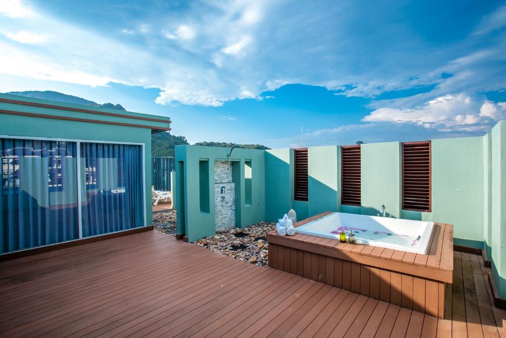 Phi Phi Harbour View Hotel