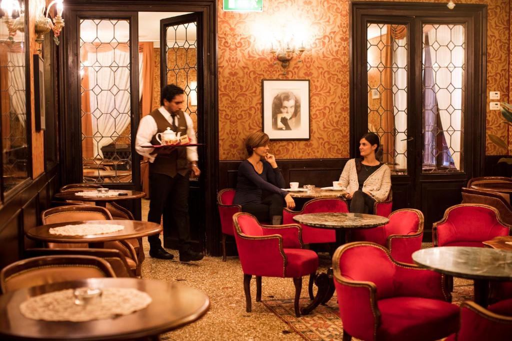 Hotel Flora Photo 10