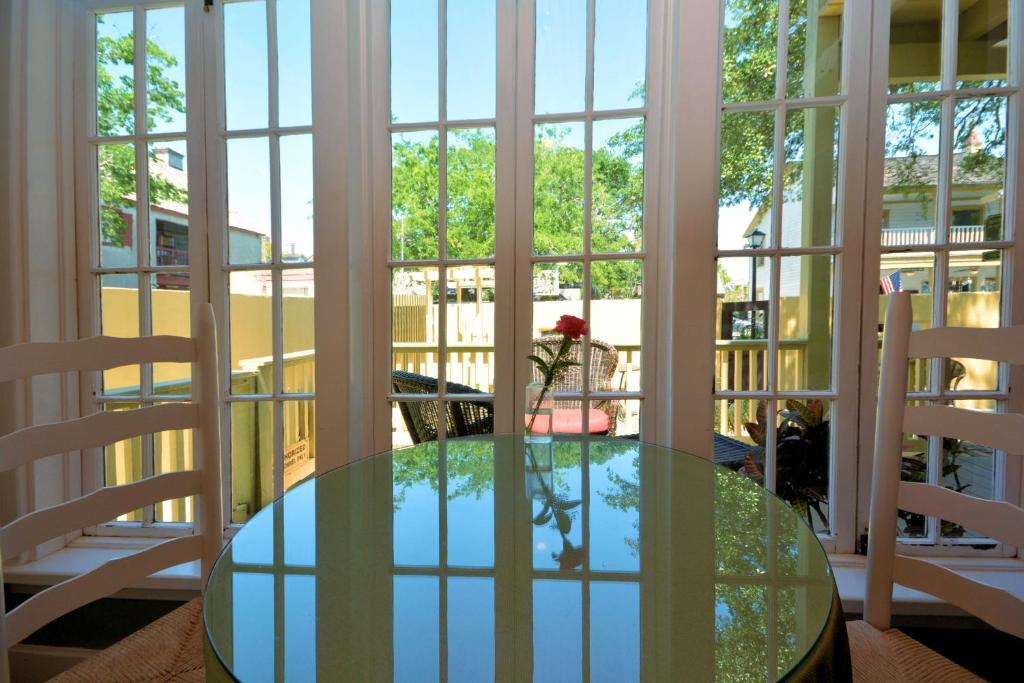 Shared lounge/TV area, Agustin Inn - Saint Augustine - Adults Only in St. Augustine (FL)