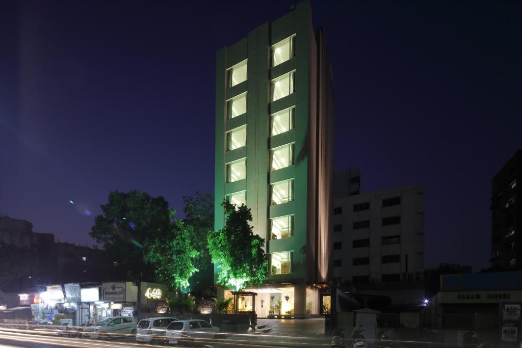 440 a serene stay photo
