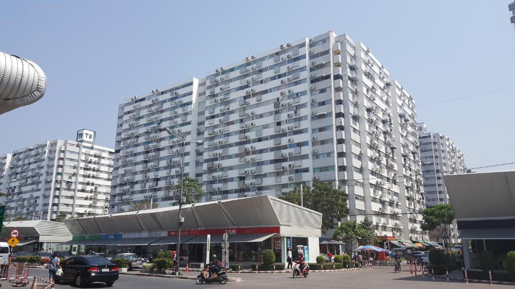 Exterior view, Popular Condo C5 IMPACT in Bangkok