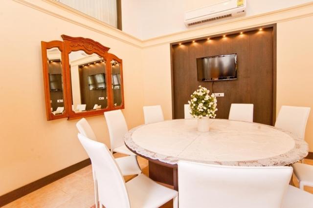 Siam Paradise Hotel