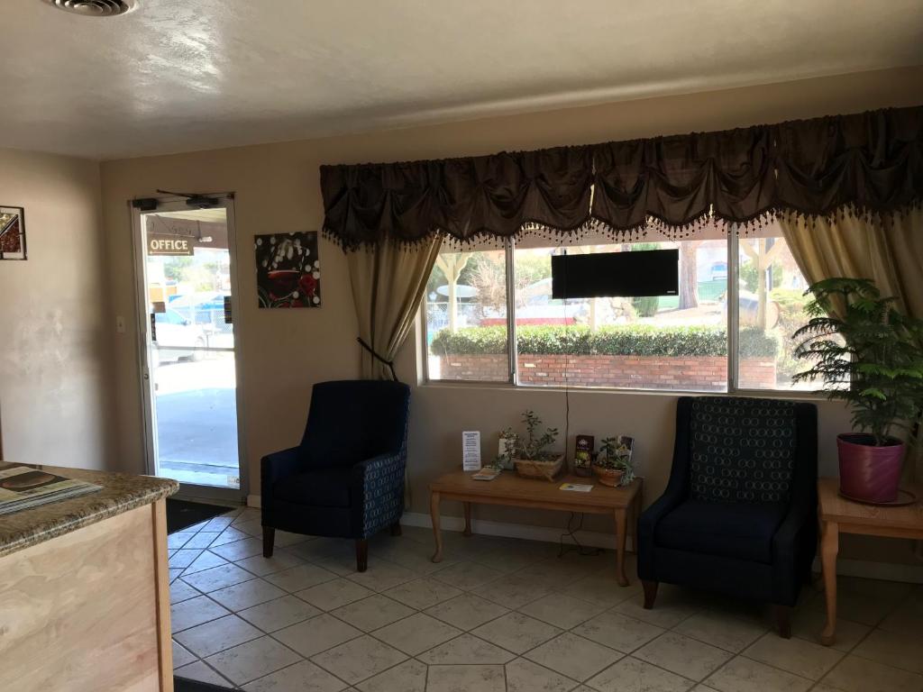 Vino Inn & Suites photo