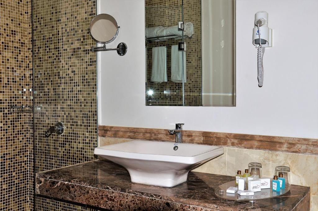 Cleopatra Hotel photo