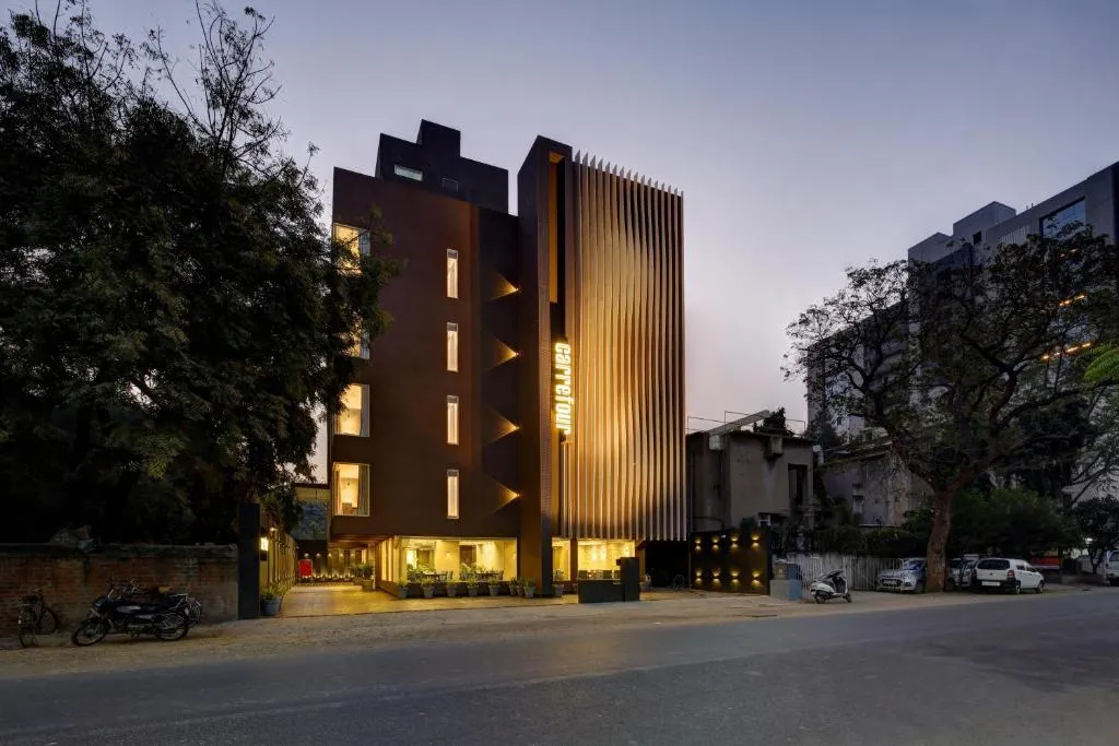 Hotel Carrefour, hotel in Ahmedabad
